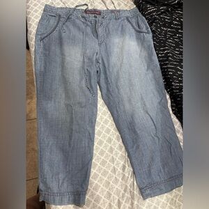 Gloria Vanderbilt Light Blue Denim Capris